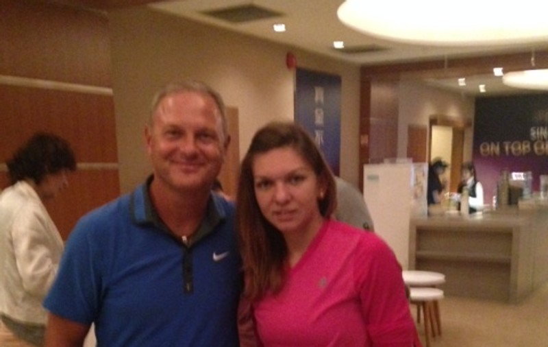Simona Halep a venit în Singapore cu tot familionul! ^Campioana românilor este urmărită pas cu pas de un milionar din SUA! GALERIE FOTO