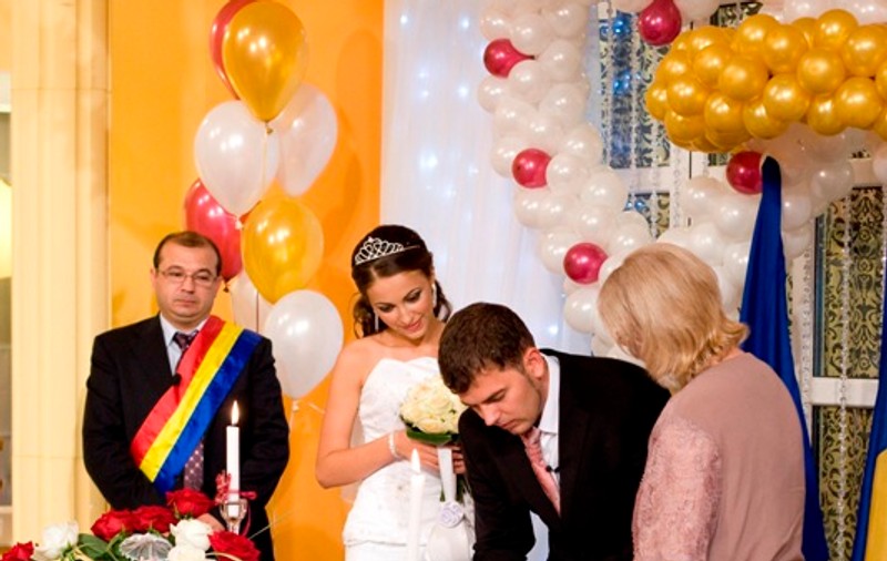 Trei nunţi la marea finală Noră pentru mama!