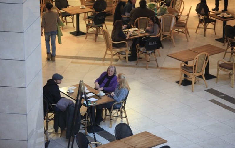 Mihai Constantinescu şi-a scos soţia la o cafea | FOTO