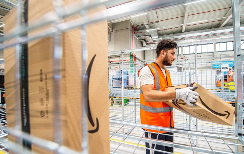 Amazon intenționează să concedieze 10.000 de angajați, începând chiar de săptămâna aceasta, scrie presa americană