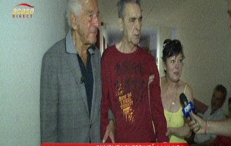 Se simte mai bine! Iurie Darie s-a ridicat din pat și s-a plimbat pe holul spitalului
