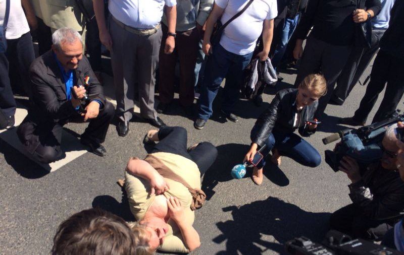 MiniREVOLUŢIA din MAI! Bulevardul Kiseleff - BLOCAT, JANDARMII - INERVENŢIE ÎN FORŢĂ