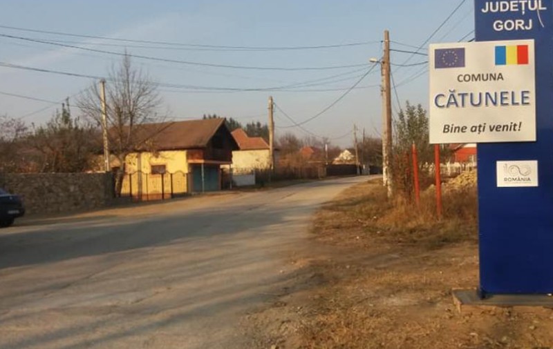 Primarul unei comune din Gorj le cere oamenilor să-i pârască pe cei care risipesc apa și le promite recompense