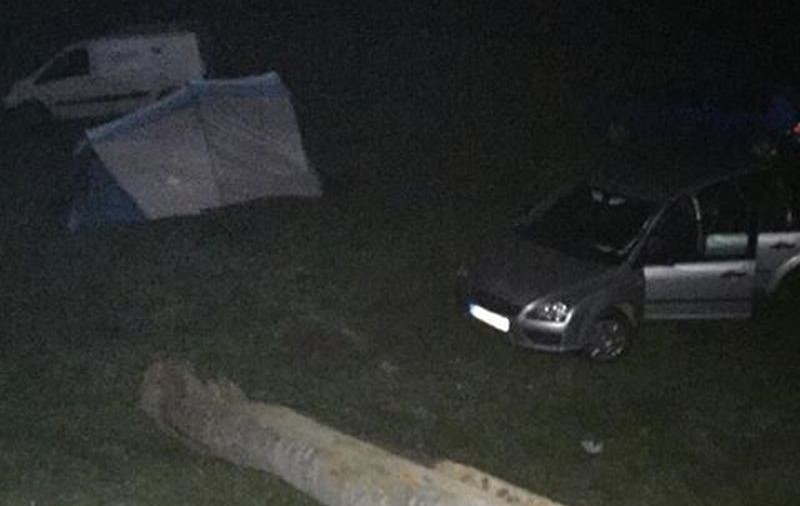 Un hoț de lemne era să nenorocească mai mulți turiști care dormeau în corturi!
