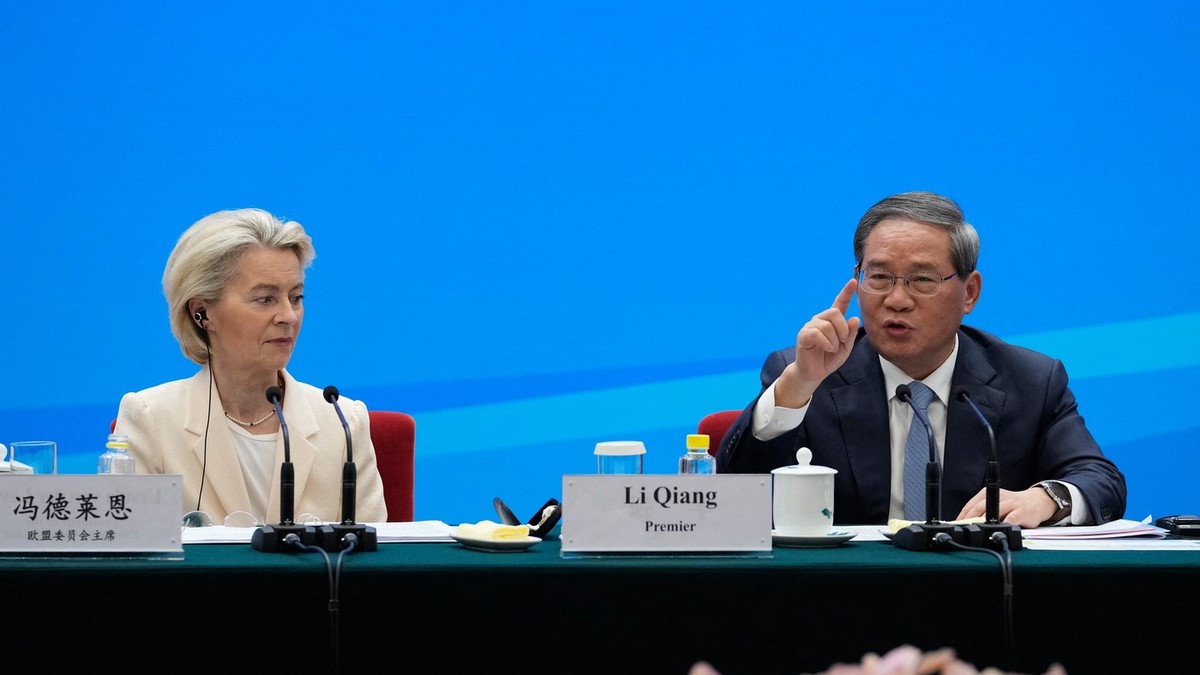 Ursula von der Leyen și premierul chinez Li Qiang Foto: Profimedia