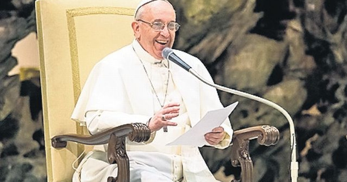 Papa Francisc a comparat Biblia cu telefonul mobil