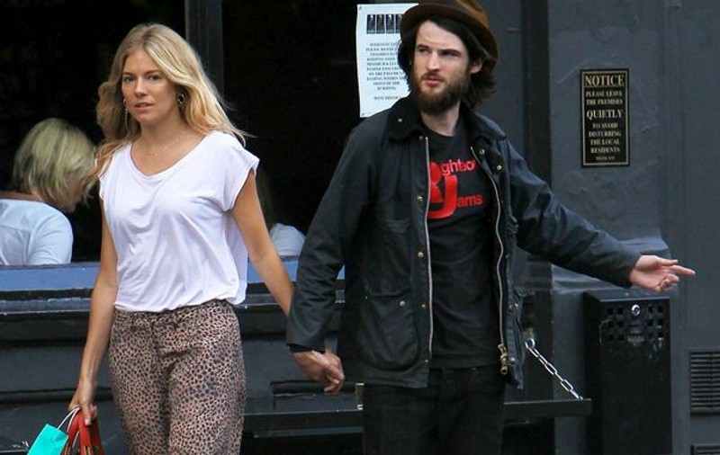 Sienna Miller este însărcinată