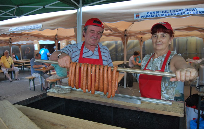 “Festivalul virşlilor” a adunat sute de pofticioşi la Deva! GALERIE FOTO
