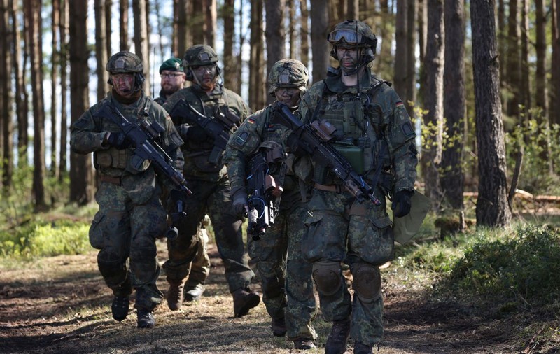 Țara din UE în care cererile de înrolare în armată au crescut brusc, după lansarea unui nou program de serviciu militar