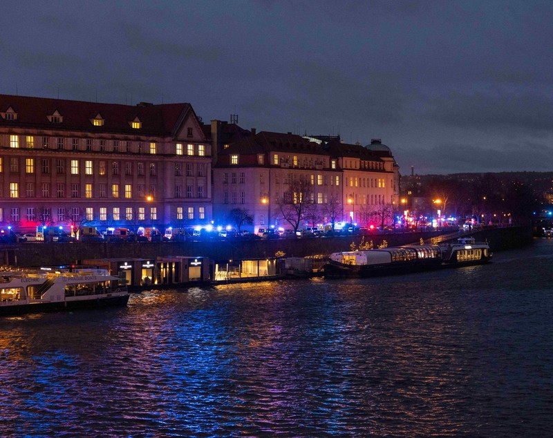 Cronologia atacului armat din Praga: suspectul și-a ucis tatăl, apoi a plecat spre facultate. Poliția evacuase o clădire, el a atacat în alta