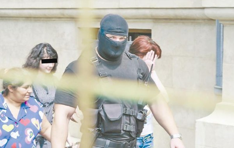 Eleva nu scapă din arest