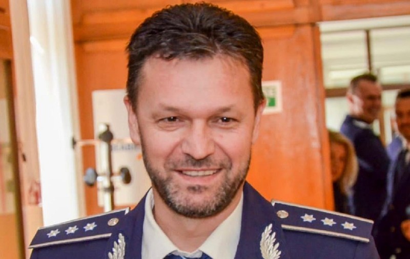 Comandantul Poliției Câmpulung Muscel a convins un bărbat să nu se sinucidă, după ce a citit pe Facebook că acesta vrea să arunce casa în aer