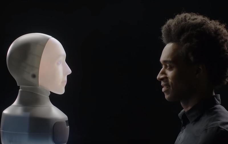 Robotul umanoid care face interviuri de angajare vine la Bucharest Tech Week 2019. Furhat e cel mai avansat robot social din lume / VIDEO