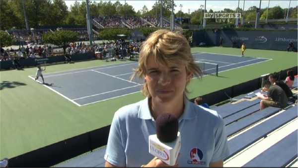 Samantha Smith comentează meciuri pentru BBC, Sky Sports, ITV şi Eurosport. foto:tvnewsroom.org