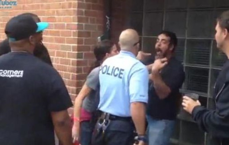 Uite ce se întâmplă când eşti beat şi ai tupeul să loveşti un poliţist în State! | VIDEO