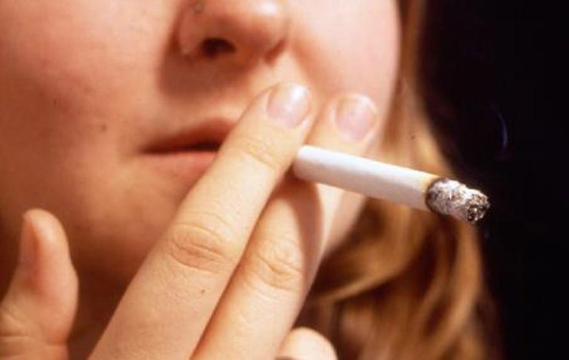 Românii fumează foarte mult, avertizează un medic. Tipurile de cancer cele mai întâlnite în România sunt cel pulmonar şi cel colorectal