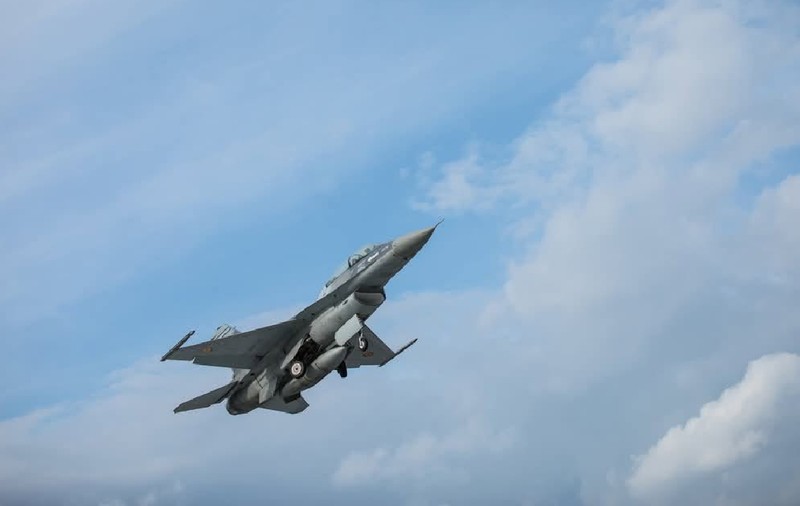 Cât costă o oră de zbor pe F-16 și Eurofighter: Costurile fabuloase ale rachetelor folosite de aeronave contra dronelor