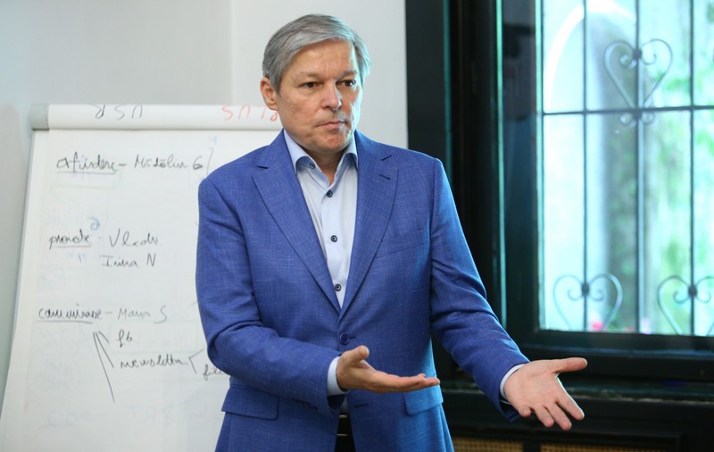 Dacian Cioloș: „USR PLUS a fost mai mult tras de urechi de președinte. Eu sper să-și asume rolul de mediator”