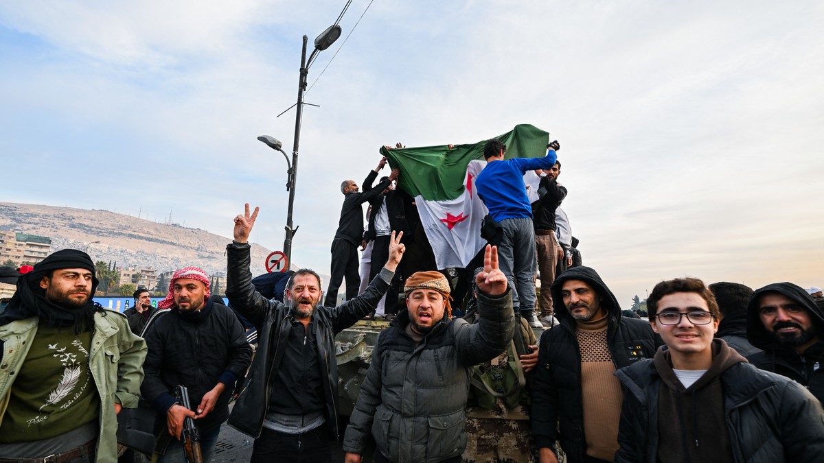 Piața Umayyad, Damasc. Localnici sărbătoresc căderea lui Bashar al-Assad Foto: Profimedia