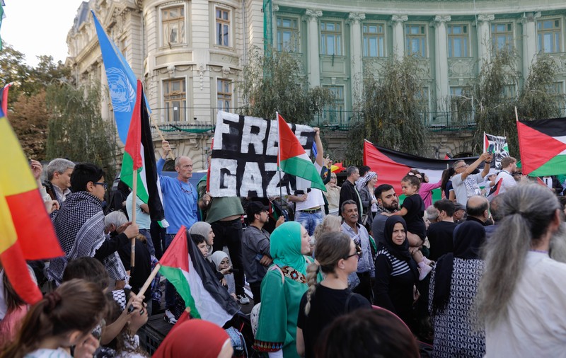 EXCLUSIV. Poliția Română îi cheamă pe palestinieni și pe susținători la sediu: „Mi-au cerut să nu mă duc la miting, să nu vorbesc despre război și să nu postez pe Facebook”. Cei mai mulți susțin că li s-a spus doar „să respectați legea”