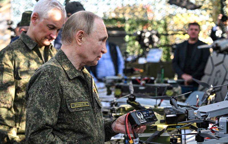 Vladimir Putin speră să colecteze zeci de miliarde de euro din noile creșteri de impozite și taxe: „Rușii vor plăti pentru război”
