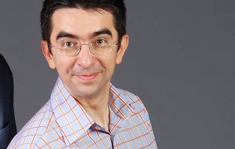 AŞA GĂINUŞĂ, AŞA "PUIŞOR"! Ce DRĂGĂLAŞ s-a FĂCUT BĂIEŢELUL PREZENTATORULUI TV!