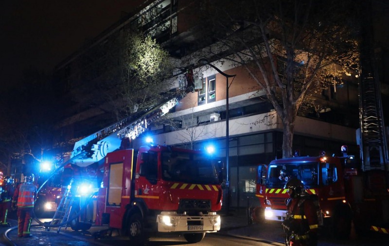 VIDEO | Incendiu uriaș urmat de o explozie la o clădire de locuințe din Paris!