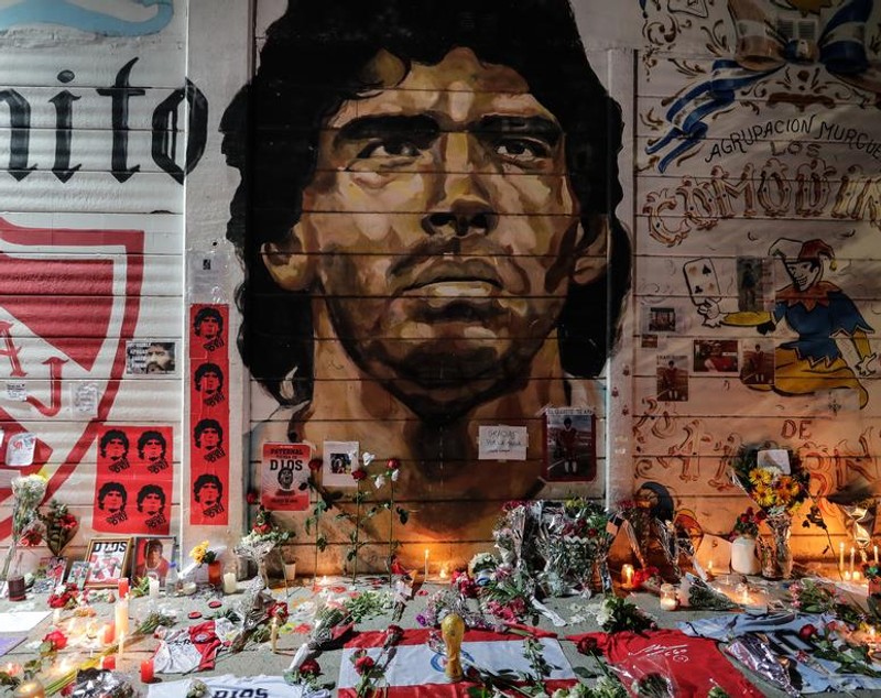 Argentinienii își iau adio de la Diego Maradona. Trupul neînsufleţit al legendarului fotbalist a fost depus la Palatul prezidenţial din Buenos Aires