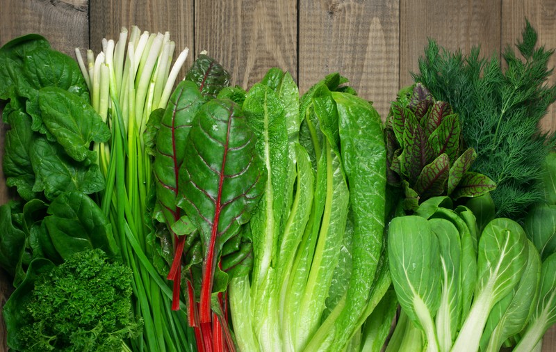 Verdețuri de primăvară, surse de vitamine și minerale. Ce beneficii au