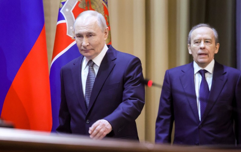 Vladimir Putin (în prim-plan) și șeful spionajului rus, Aleksandr Bortnikov Sursa foto: Profimedia