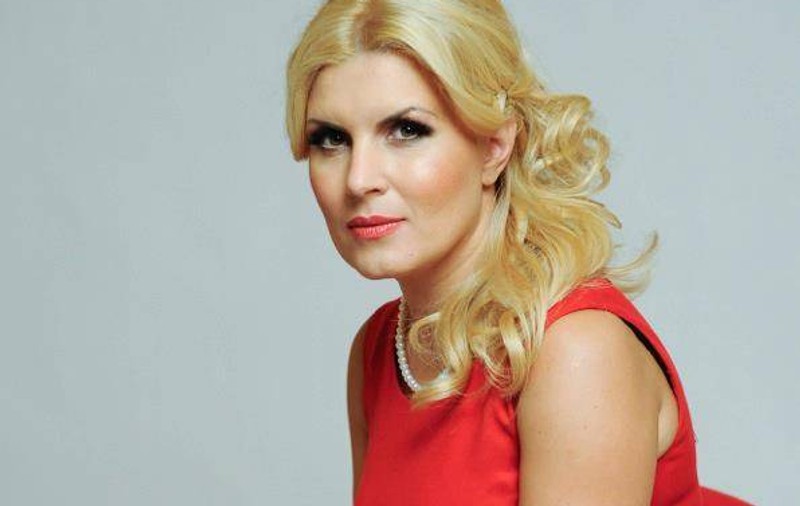 Elena Udrea şi DIETA CARE O MENŢINE ÎN FORMĂ! Află ce mănâncă