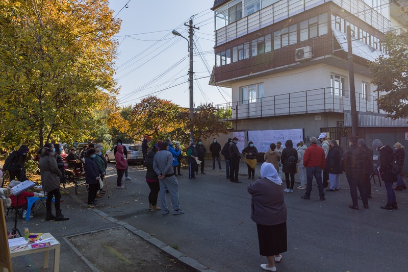 Oamenii au protestat nemulțumiți în stradă