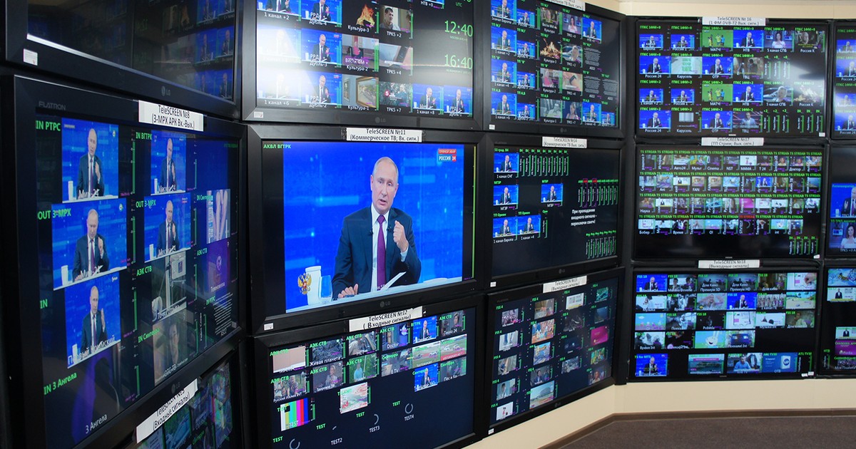 Președintele Federației Ruse, Vladimir Vladimirovici Putin, la discuția anuală cu poporul rus, transmisă în direct pe mai multe ecrane