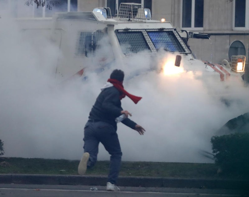 Proteste violente la Bruxelles, față de măsurile sanitare. Zeci de arestări în urma ciocnirilor dintre poliție și manifestanți