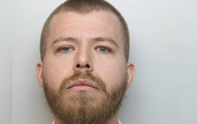 Un ofițer de penitenciar a intrat cu 114 km/h în mașina unei gravide în timp ce juca la pariuri pe telefon
