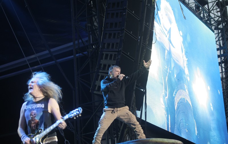 Megastarurile de la Iron Maiden au luat cu asalt Piața Constituției. Show incendiar în fața a mii de oameni