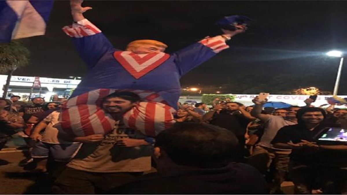 CUbanezii din Florida au ieșit pe străzi pentru a-și manifesta bucuria după anunțul morții lui Fidel Castro