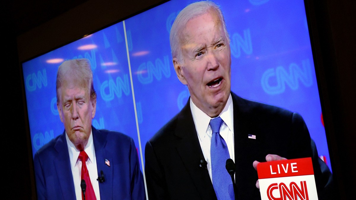 Prima dezbatere prezidențială din 2024 este văzută la televizor între președintele american Joe Biden și candidatul republican la președinție și fostul președinte Donald Trump, găzduită de CNN în Atlanta pe 27 iunie 2024 Foto HEPTA