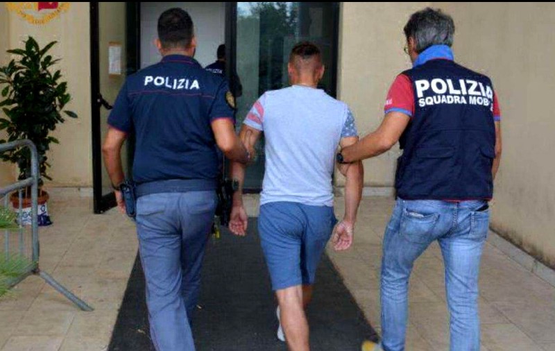 Doi români au fost prinși în Italia cu un kilogram de cocaină pură. Cum s-au dat de gol