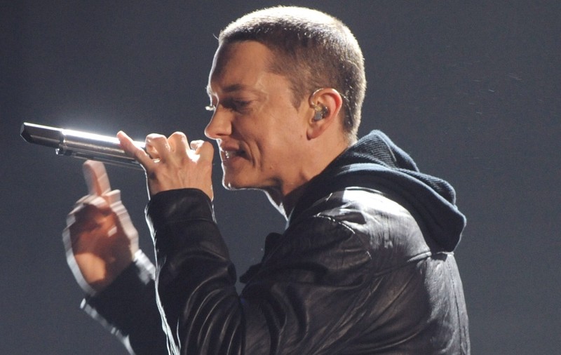 Eminem vinde cărămizi din casa în care a copilărit