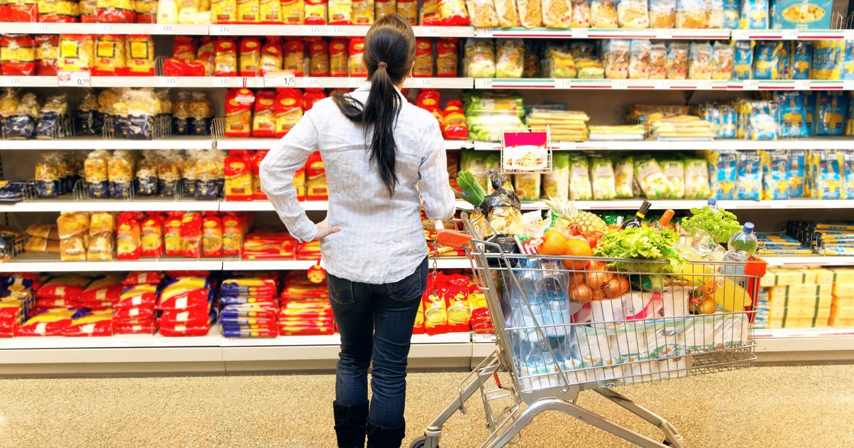 Plafonarea adaosului comercial la alimentele de bază a fost prelungită de Guvern până pe 30 iunie. România are preț plafonat de aproape 3 ani