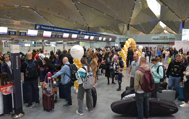 Un turist german venit să se vadă cu o rusoaică întâlnită online riscă închisoarea pentru trafic cu ursuleți gumați „psihoactivi” | FOTO