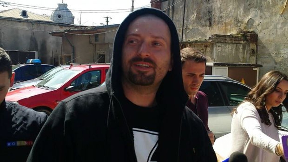 Condamnatul Cheloo este într-un prelungit concediu. De 45 de zile, nimeni nu se grăbește să-l pună pe rapper la munca de jos