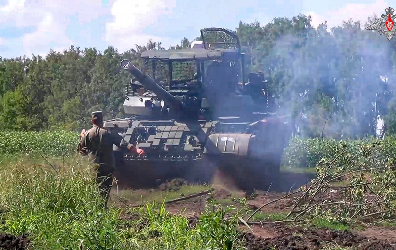 Război în Ucraina, ziua 900 | Armata rusă își continuă ofensiva din Donețk, în timp ce Belarusul transferă tancuri la granița cu Ucraina