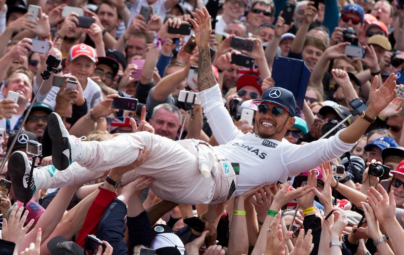 Lewis Hamilton, după victoria de la Silverstone: “Am ouă mai mari decât ceilalți!”