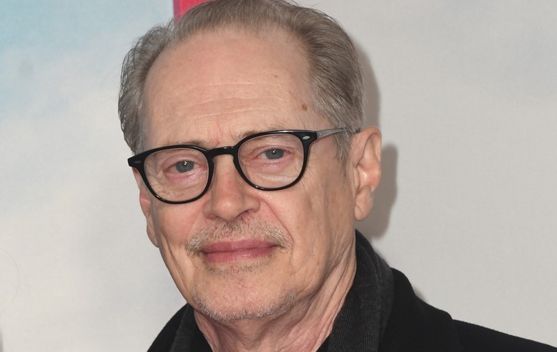 Steve Buscemi, lovit cu pumnul în față pe o stradă din New York. Actorul a ajuns la spital