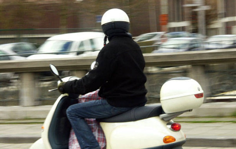 Scuterişti ”săltaţi” de poliţie în trafic