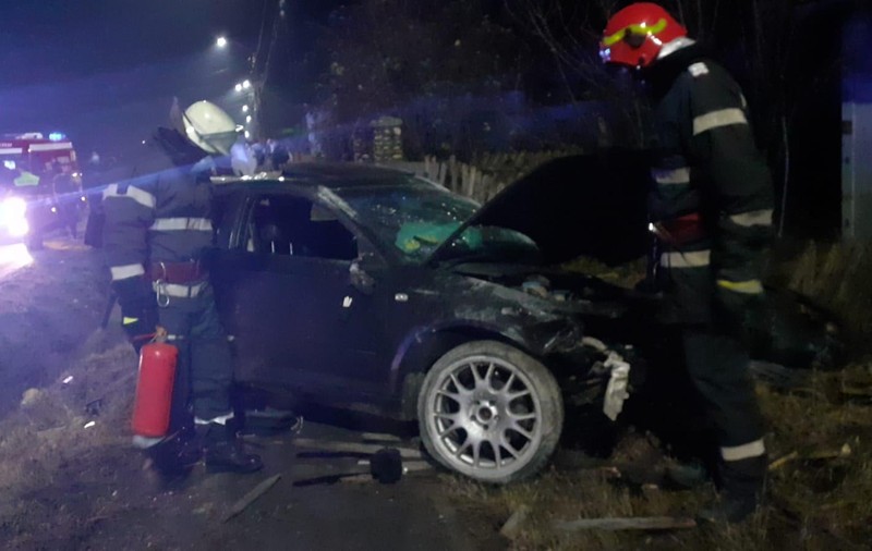 Patru oameni, răniți în Argeș de un tânăr de 22 de ani care conducea o mașină furată