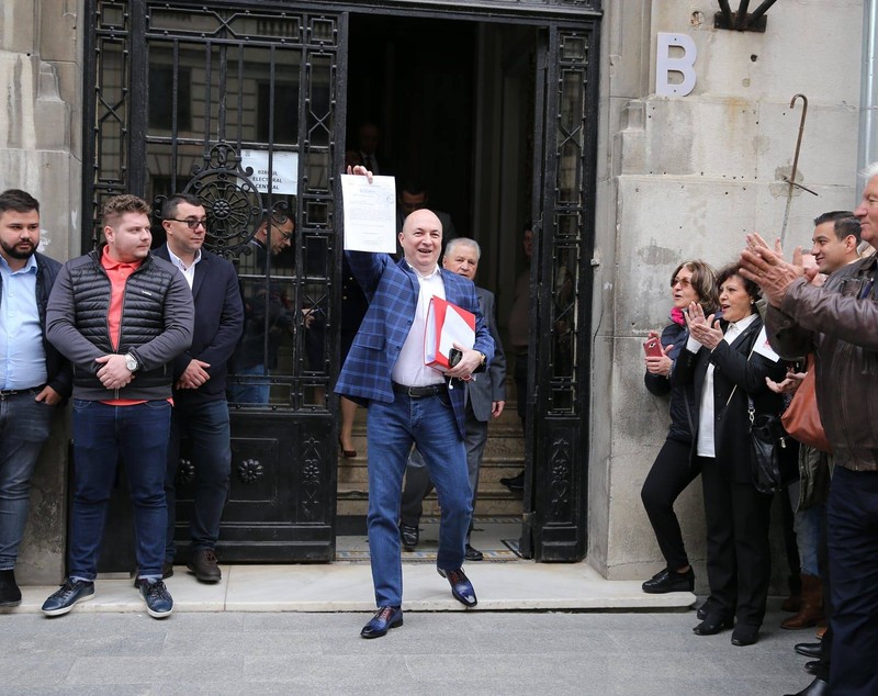 PSD a depus peste un milion de semnături la BEC şi anunţă începerea campaniei electorale. Pensionarii din partid au venit să îşi susţină candidaţii / FOTO&VIDEO