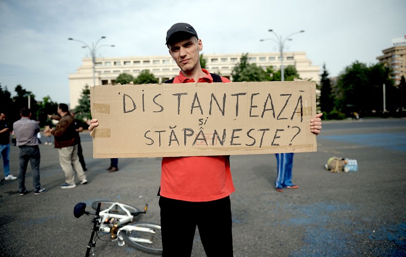 De ce mulţi români refuză să poarte măşti. Când foamea e mai mare decât frica